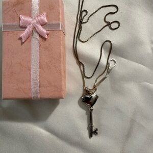 Chic Silver Heart Key Pendant Necklace